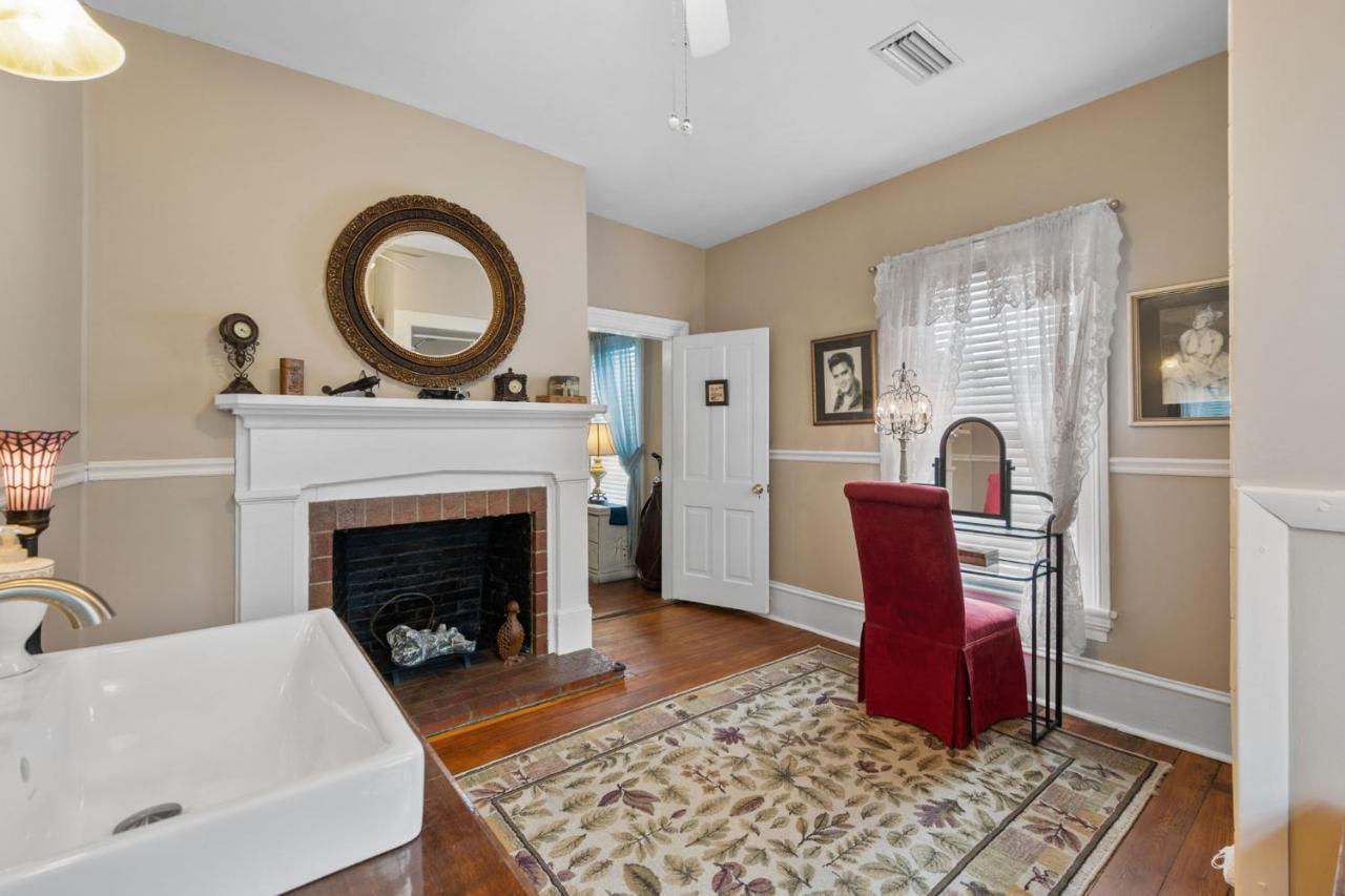 Goodbread House Bed And Breakfast Saint Marys Room photo