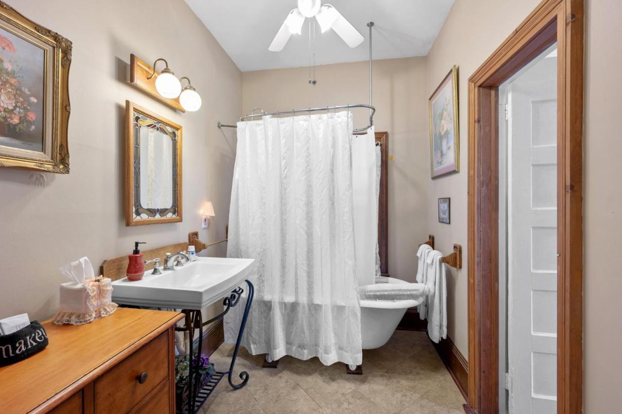 Goodbread House Bed And Breakfast Saint Marys Room photo