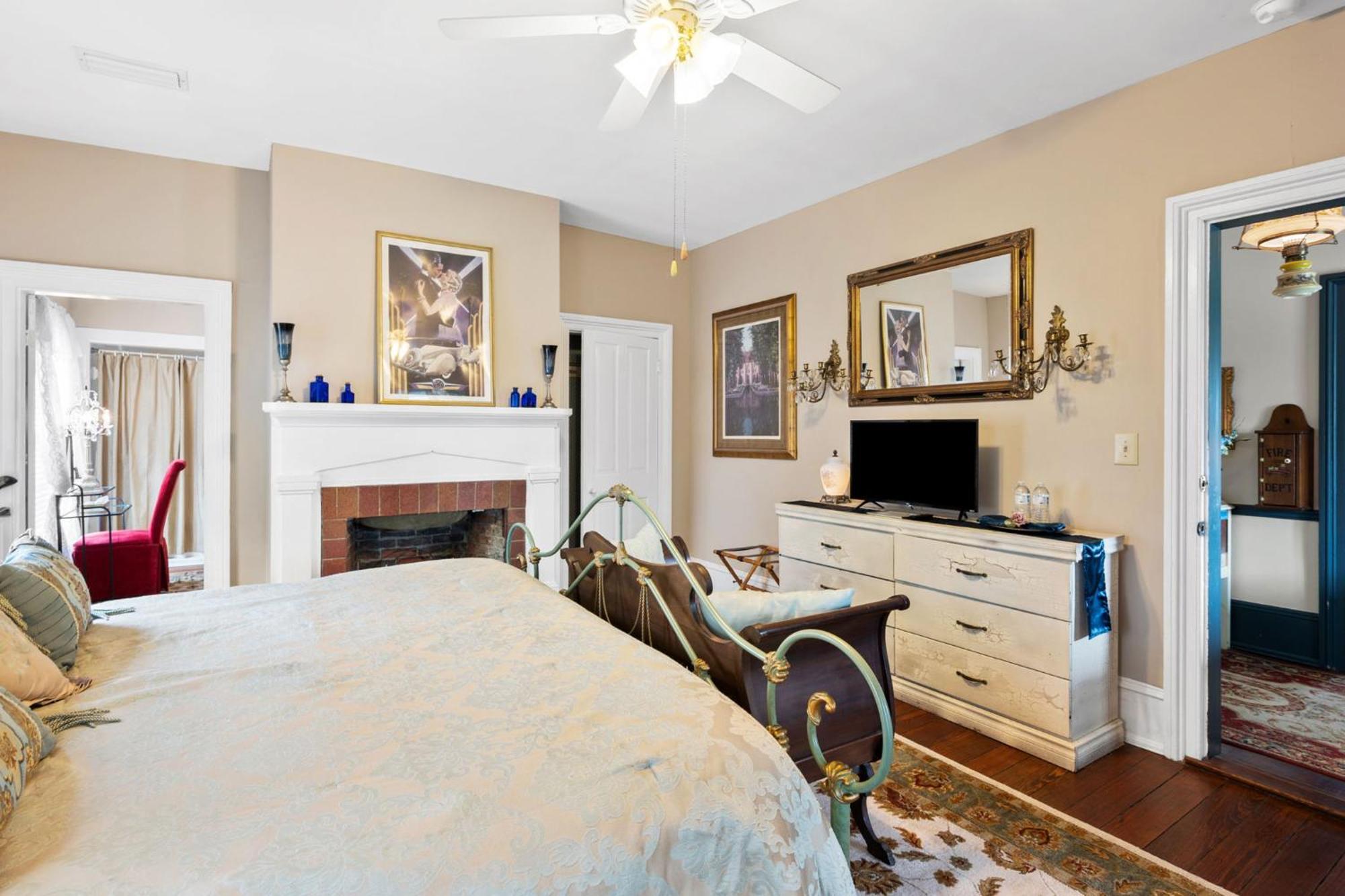 Goodbread House Bed And Breakfast Saint Marys Room photo